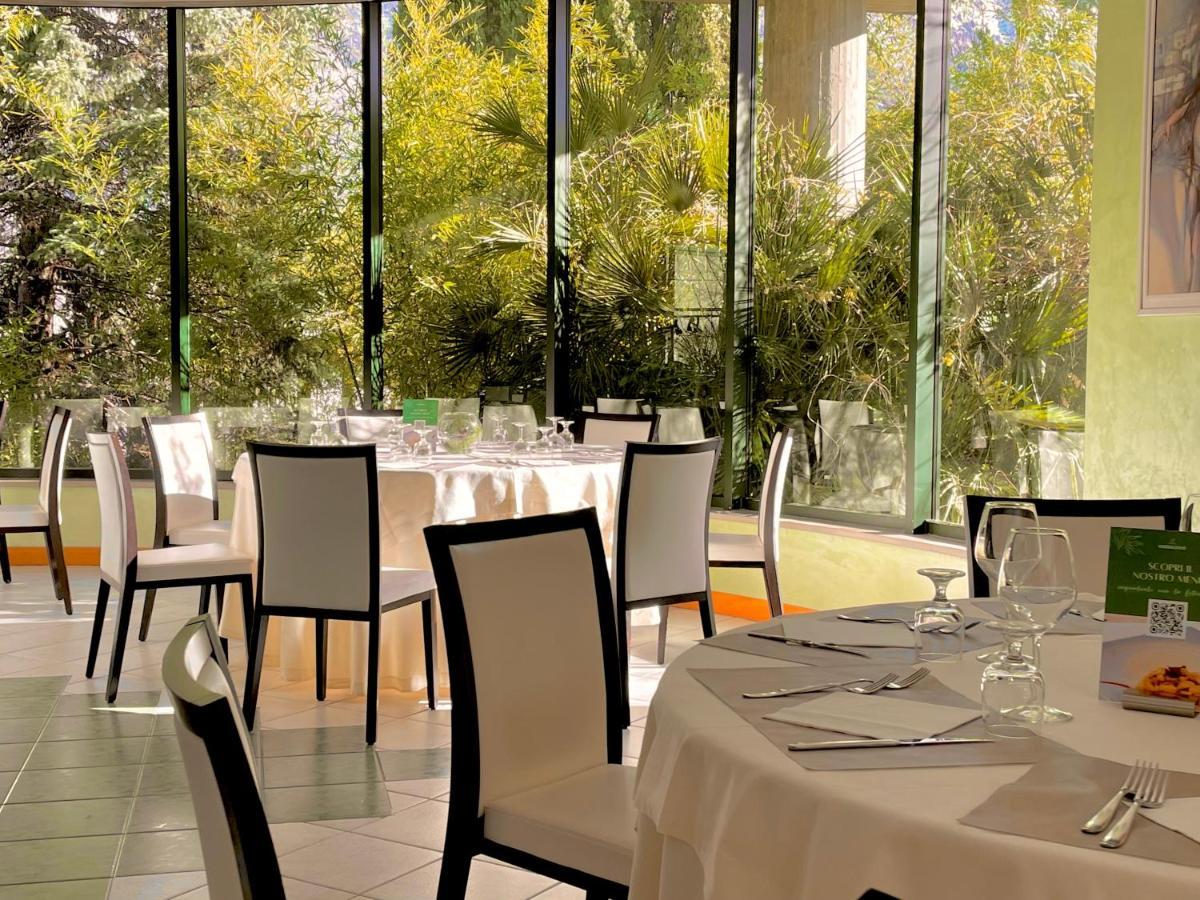 Hotel Santacroce Meeting Sulmona Bagian luar foto