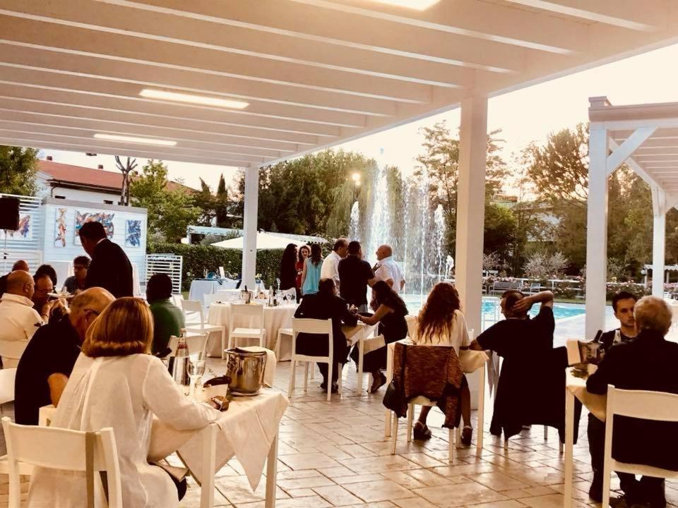 Hotel Santacroce Meeting Sulmona Bagian luar foto