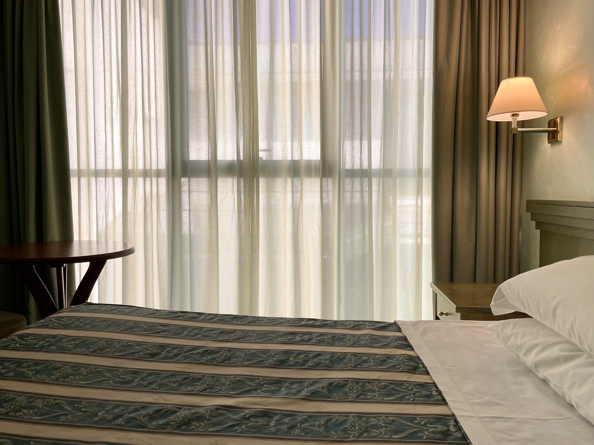 Hotel Santacroce Meeting Sulmona Bagian luar foto