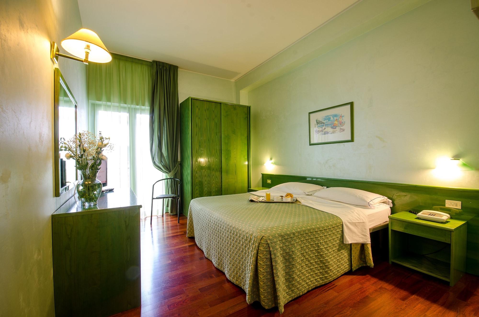 Hotel Santacroce Meeting Sulmona Bagian luar foto