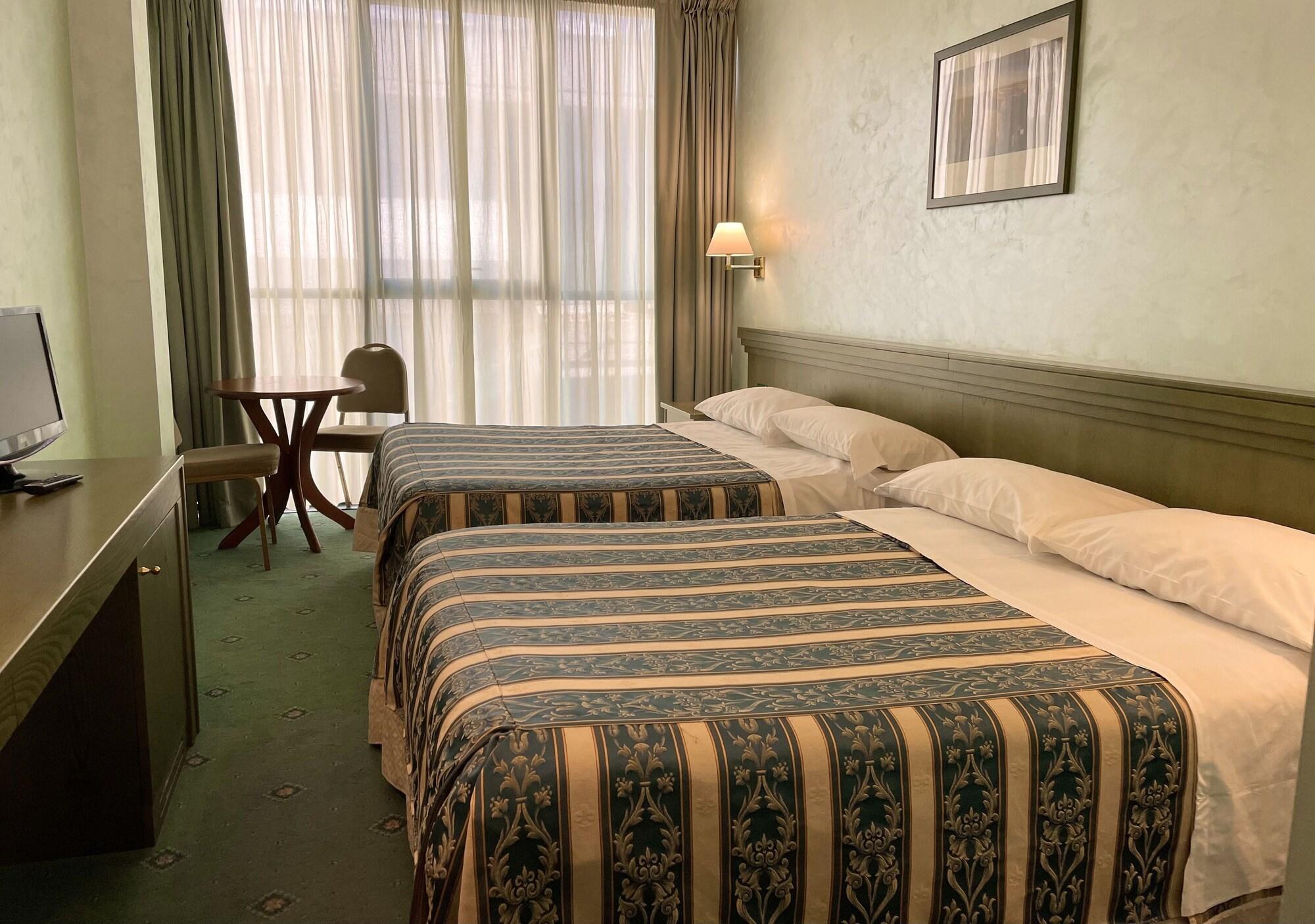 Hotel Santacroce Meeting Sulmona Bagian luar foto