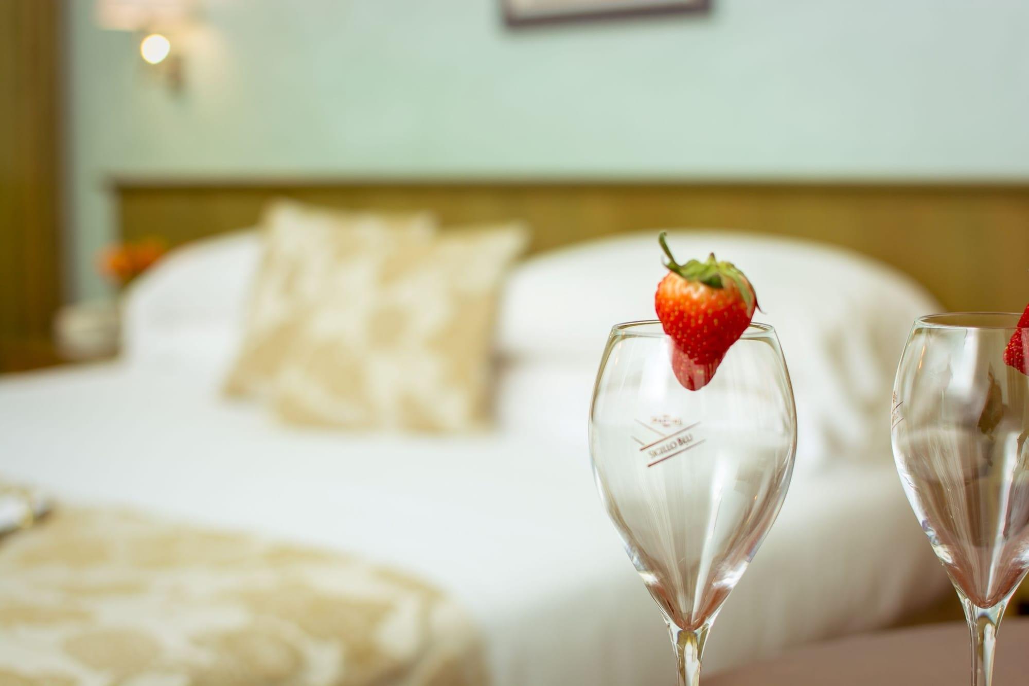 Hotel Santacroce Meeting Sulmona Bagian luar foto