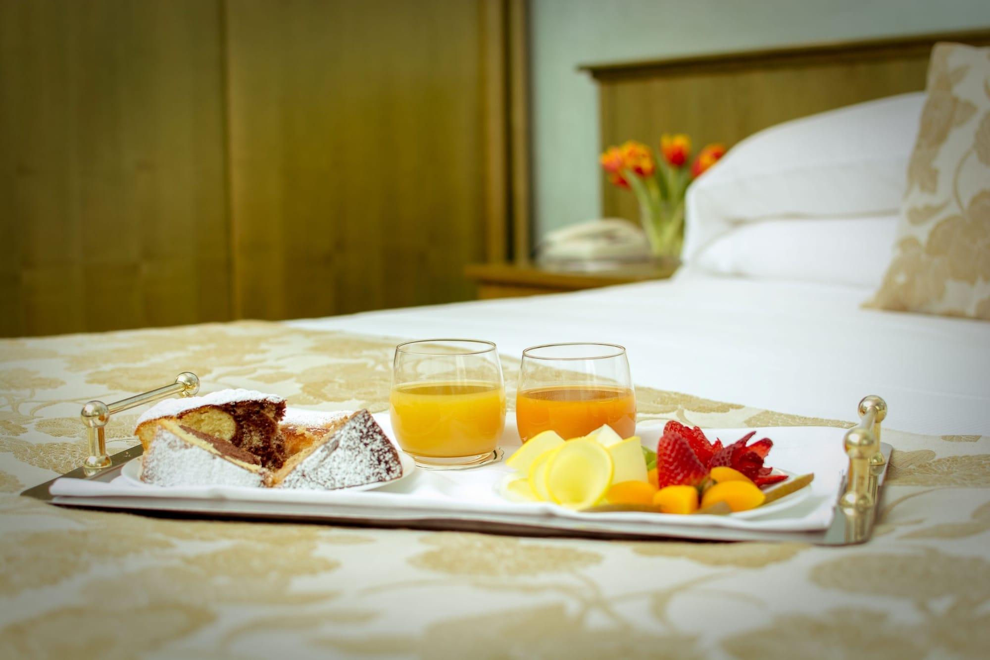Hotel Santacroce Meeting Sulmona Bagian luar foto