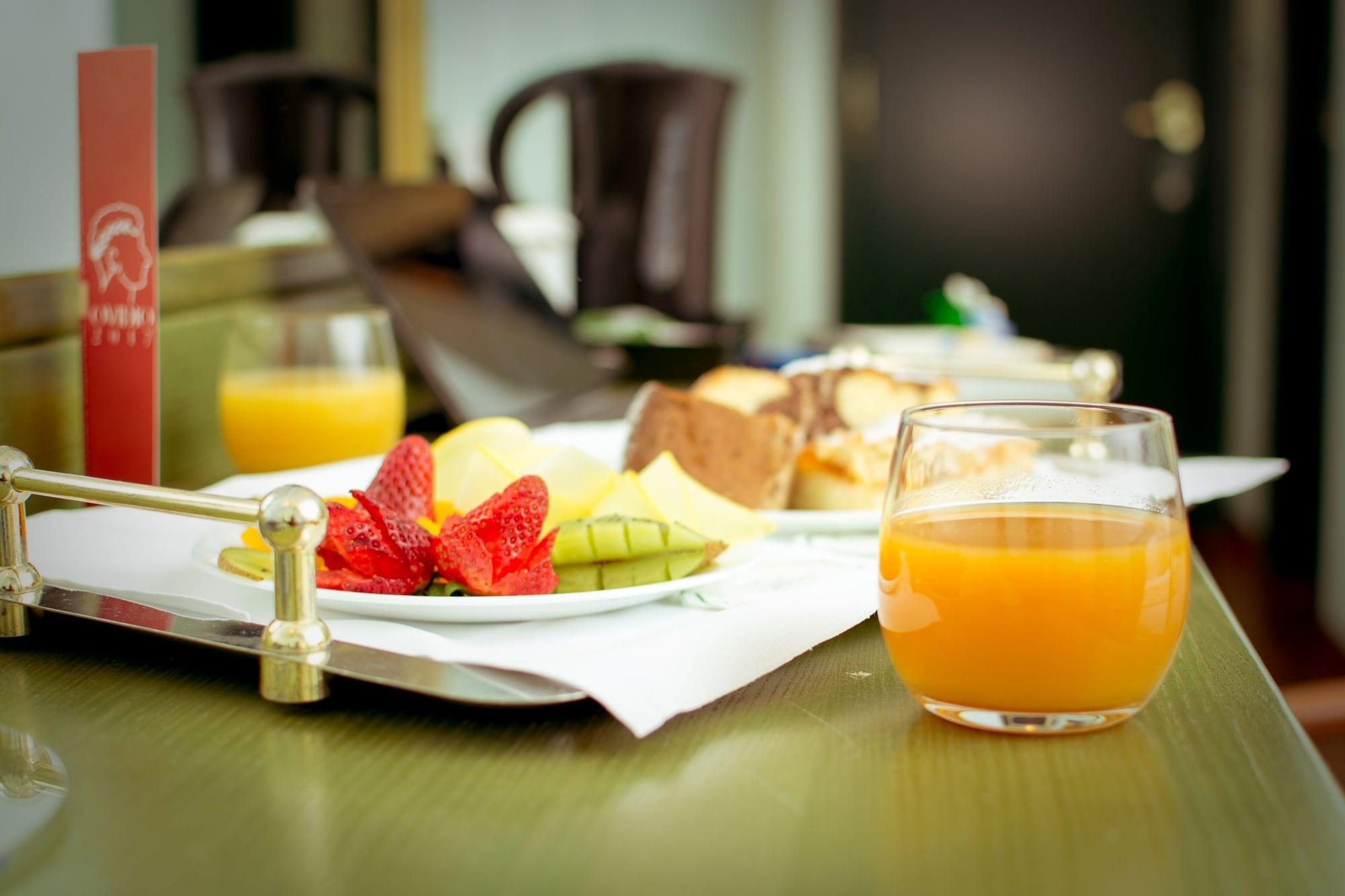 Hotel Santacroce Meeting Sulmona Bagian luar foto