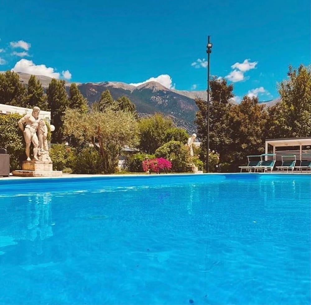 Hotel Santacroce Meeting Sulmona Bagian luar foto