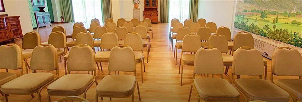 Hotel Santacroce Meeting Sulmona Bagian luar foto