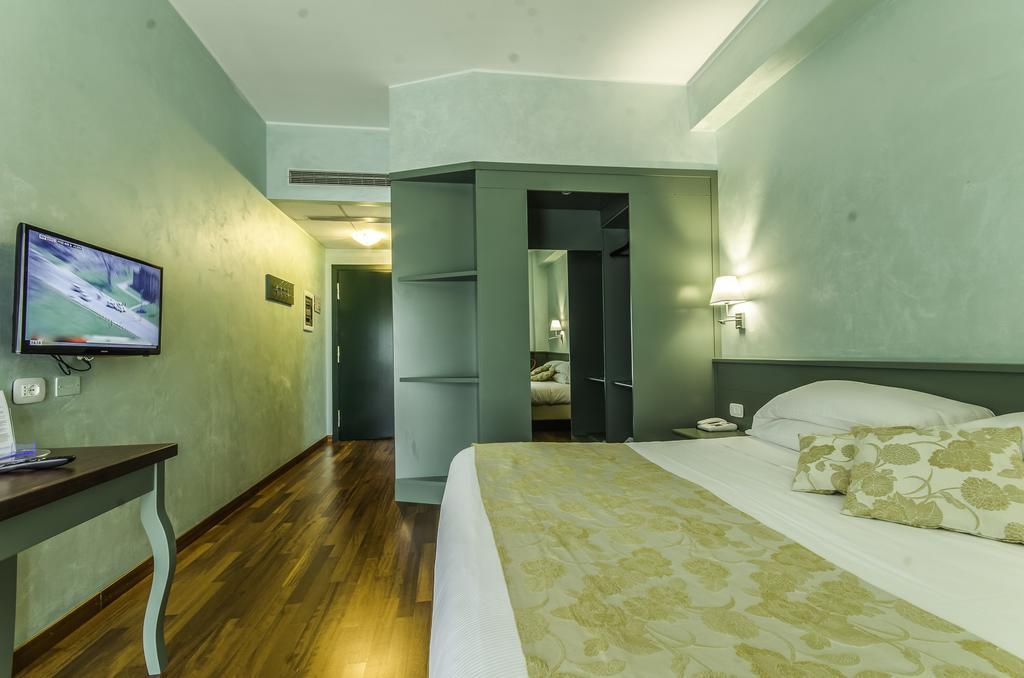Hotel Santacroce Meeting Sulmona Bagian luar foto