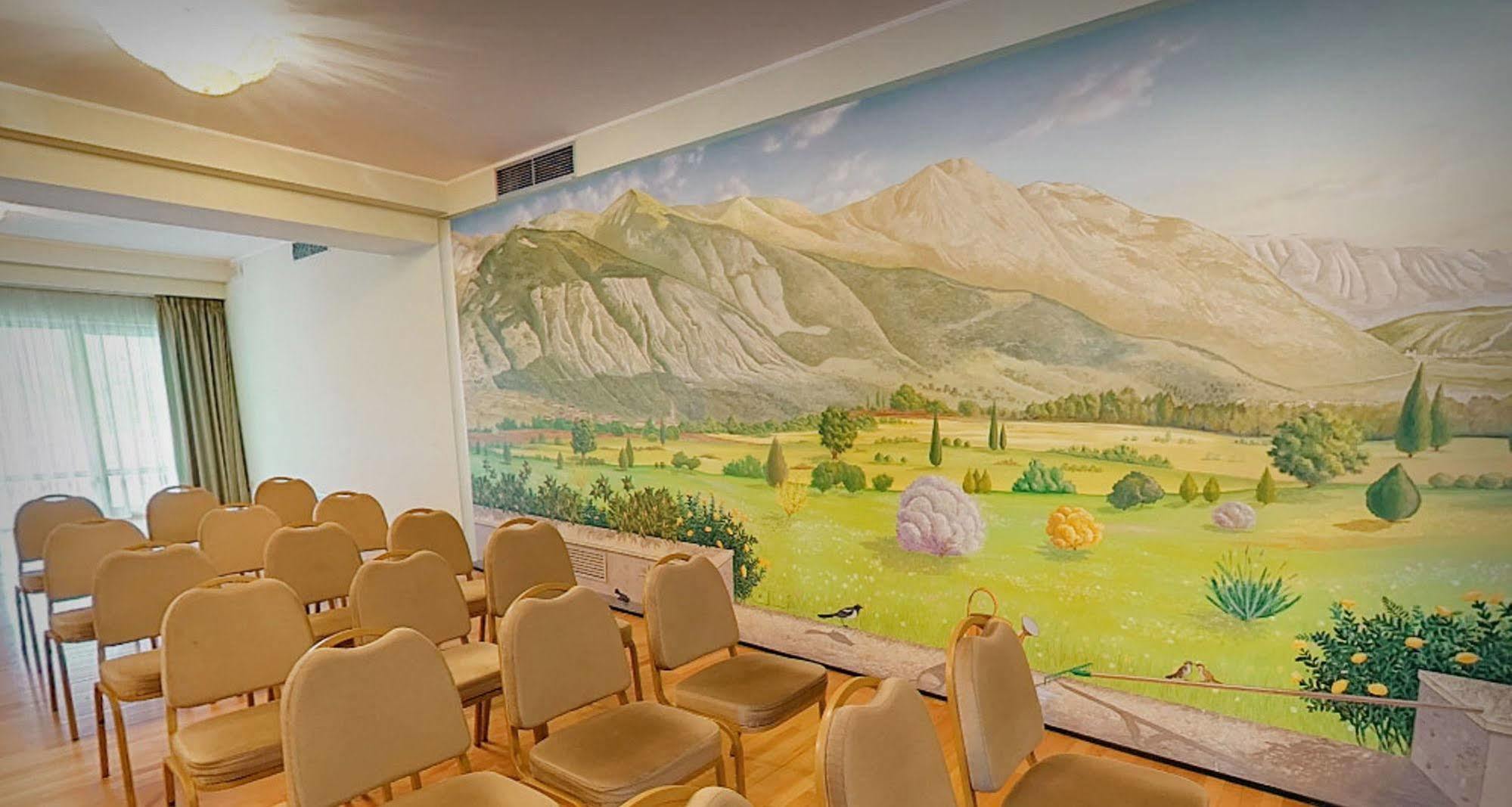 Hotel Santacroce Meeting Sulmona Bagian luar foto